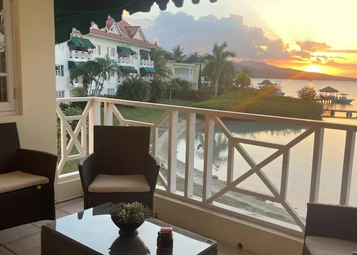 Luxury And The Lagoons 3*