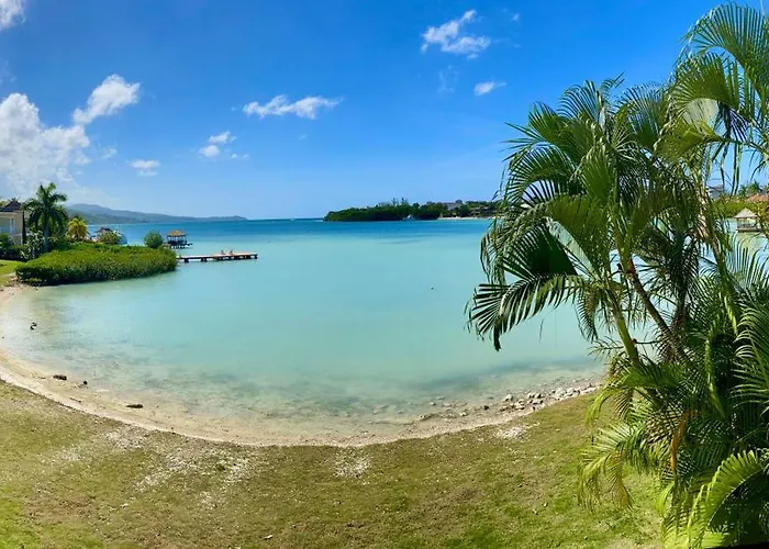 Luxury And The Lagoons Casa de hóspedes 3*