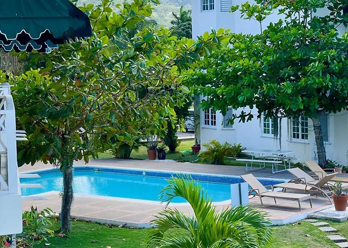 Luxury And The Lagoons Casa de hóspedes 3*