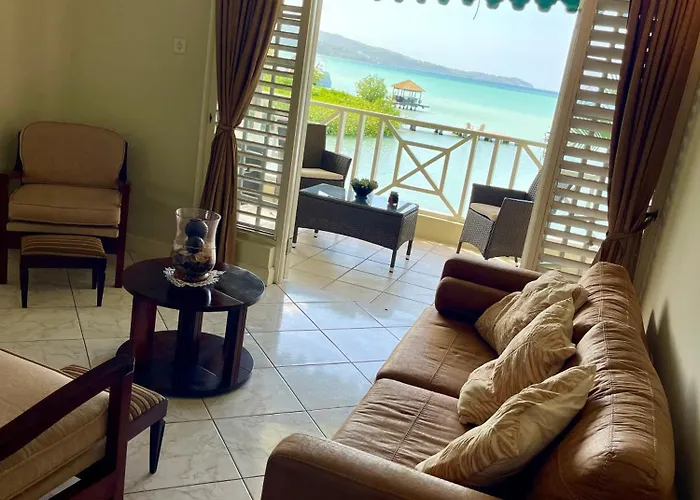 Luxury And The Lagoons 3*