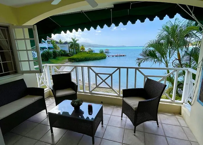 Luxury And The Lagoons Casa de hóspedes 3*
